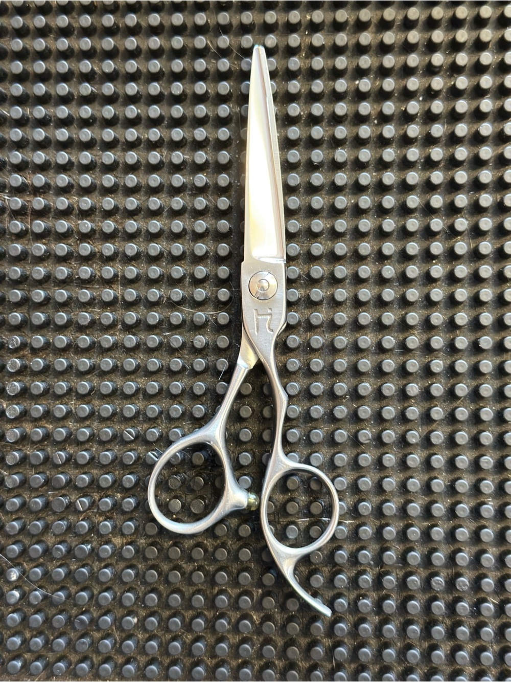 Precision Haircutting Shears - Professional scissor Hattori Hanzo HH-6, 5.5”